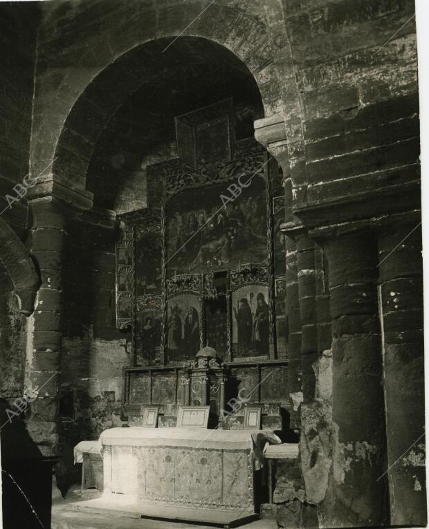 Altar del panteón real del monasterio de Sigena, en Huesca, antes de su...