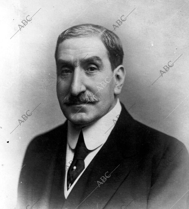 Don Joaquín Sánchez toca Archivo ABC