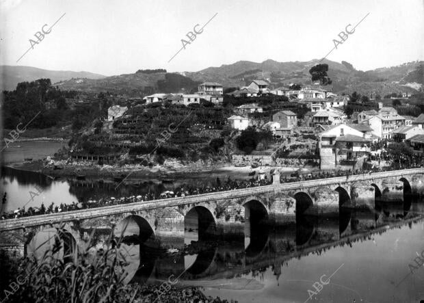 Vista parcial del pueblo y del río Verdugo