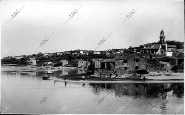 Vista parcial del pueblo Aldan y de su Puerto (Pontevedra)