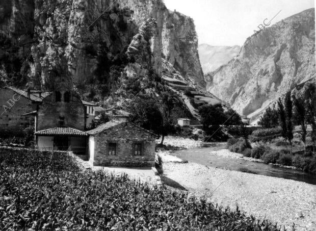 Una Perpectiva del pueblo la Hermida (Cantabria)