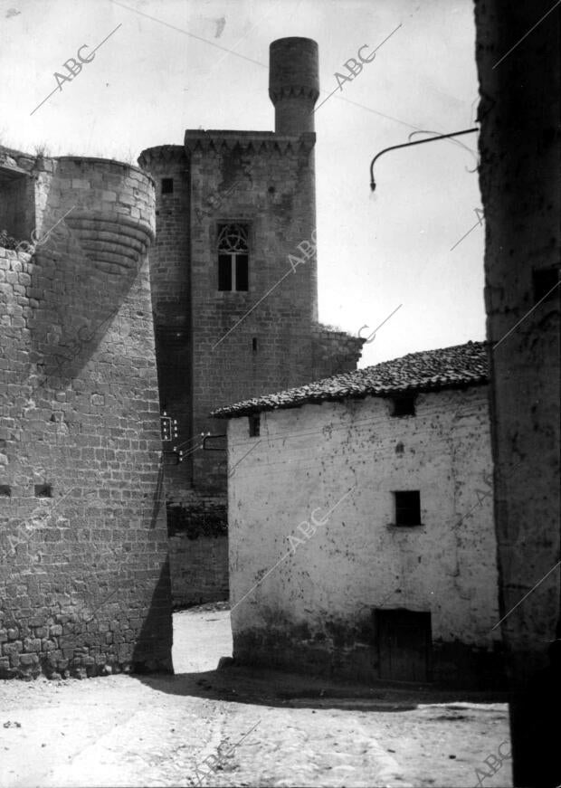 Calle de Olite y parte del Castillo (Navarra)