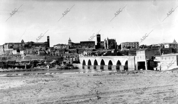 Vista Panorámica del pueblo Tordesillas (Valladolid)