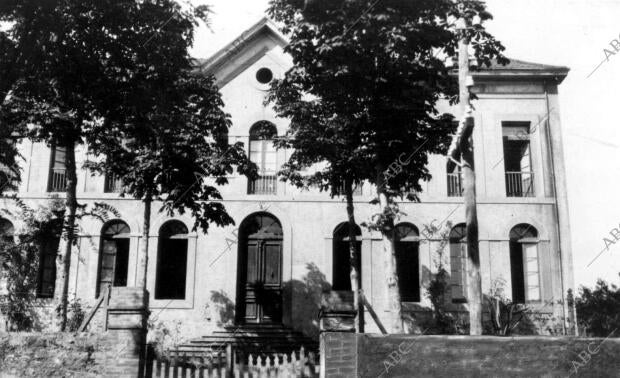 Colegio de primera y segunda enseñanza en el pueblo de Grado (Asturias)