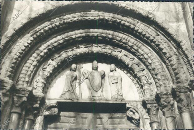Detalle de una de las Puertas de la iglesia de san Juan