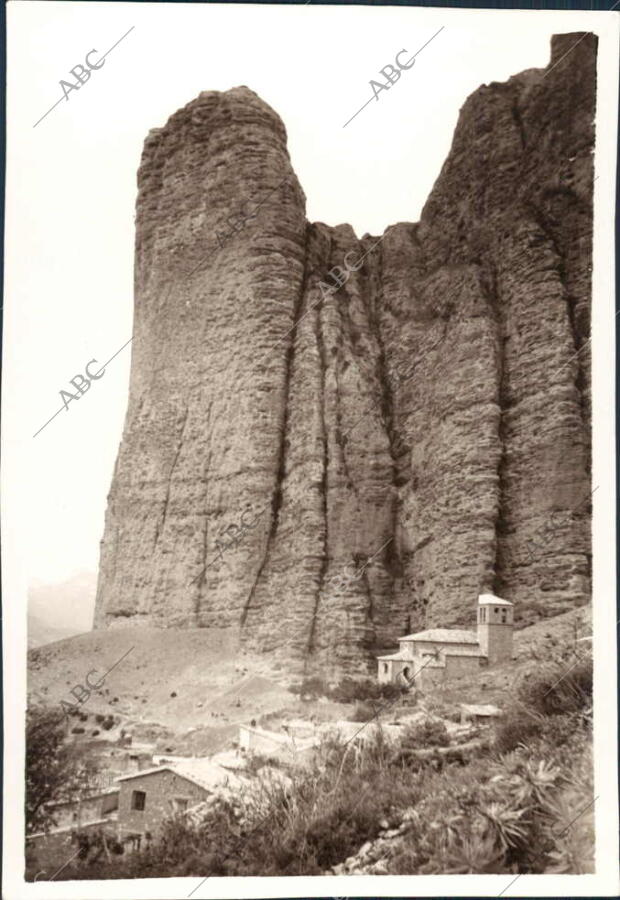 Mallos de Riglos (Huesca), junto al pueblo del mismo Nombre, que no Han Sido...