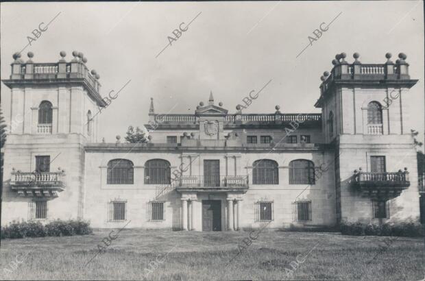 Fachada principal de la Peña del oro propiedad del vizconde de san Alberto