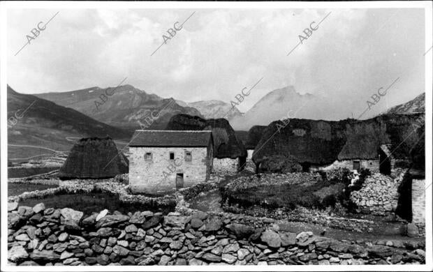 Vista parcial de las Casas Típicas de santa María del Puerto, en León