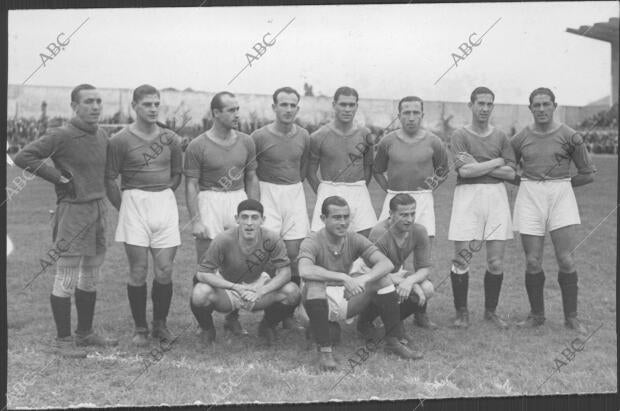 Fotografía del real Ovied C.F tomada antes de empezar el partido contra el A....