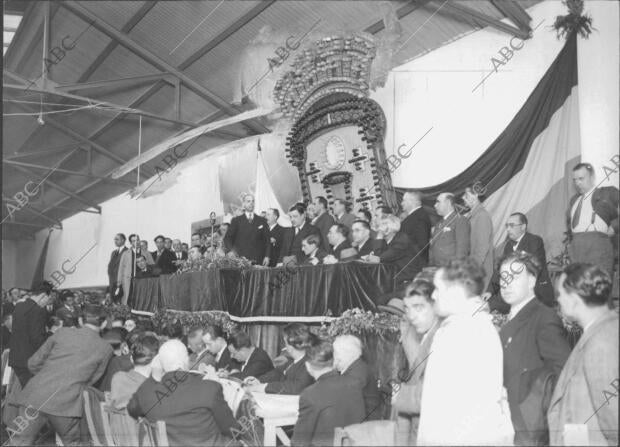 El Sr. Casares Quiroga en uno de los momentos de su brillante discurso, en el...