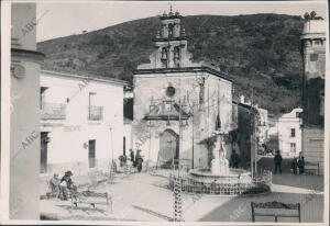 Desde la plaza de la constitución se ve la Sierra de san Cristobal, el punto más...