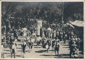 En primer término los Típicos Danzantes Cumbreños