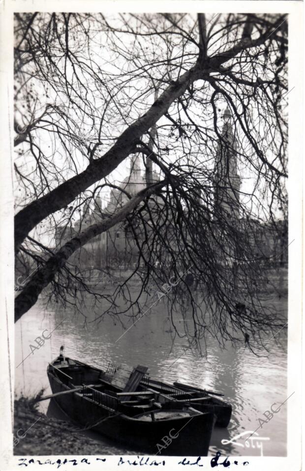 El Rio Ebro A su paso por Zaragoza en una imagen Fechada hacia 1930 foto Loty