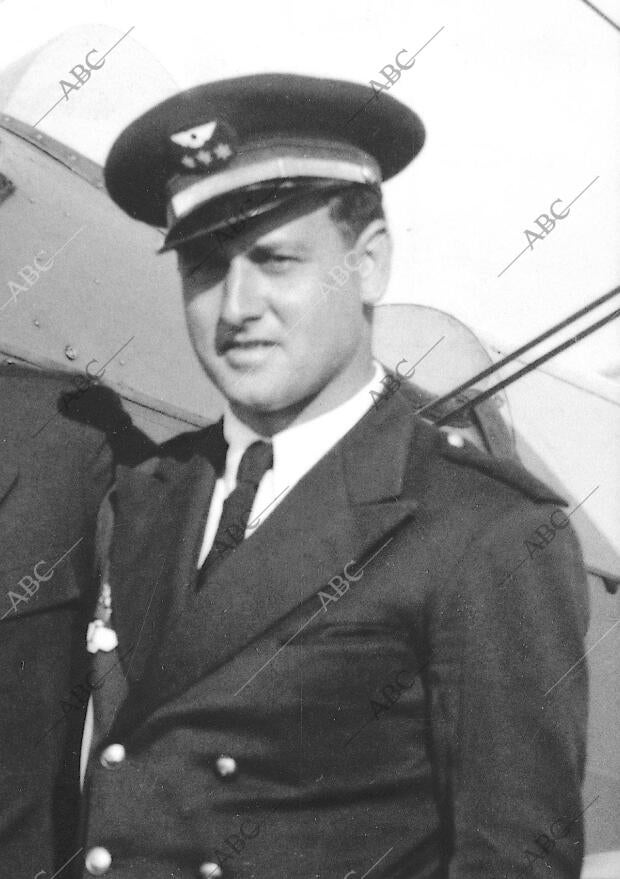 El capitán Garcia Morato va a intentar, con una avioneta de construcción...