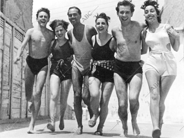 Cernuda corre a la playa de Valencia junto con Víctor Cortezo, Manuel...