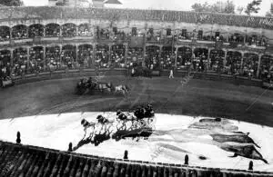 Plaza de Toros de la real maestranza de Ronda durante una corrida Goyesca...