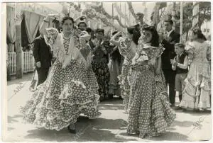 Años 30: Sevillanas con Palillos hoy poco Utilizados