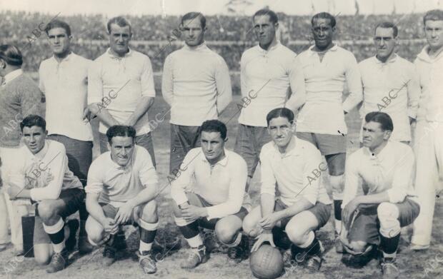 De Pie: Ernesto Mascheroni, José Nasazzi (Cap), Enrique Ballesteros, Lorenzo...