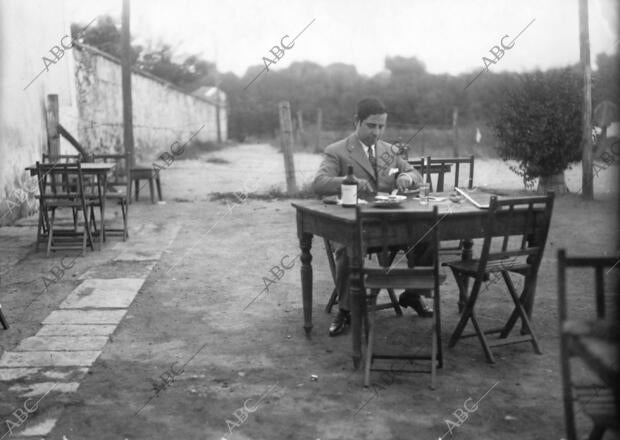 La comida de Ramón Gómez de la serna en puerta de Hierro, los Dias en que no...