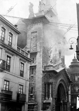 Gijón (Asturias), 15/12/1930. Disturbios en Gijón. Incendio de la iglesia de los...