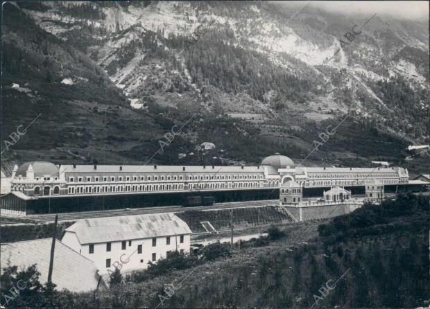 Vista de la estación internacional de Canfranc