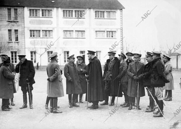 Llegada al cuartel de La Victoria de los generales que forman el consejo de...