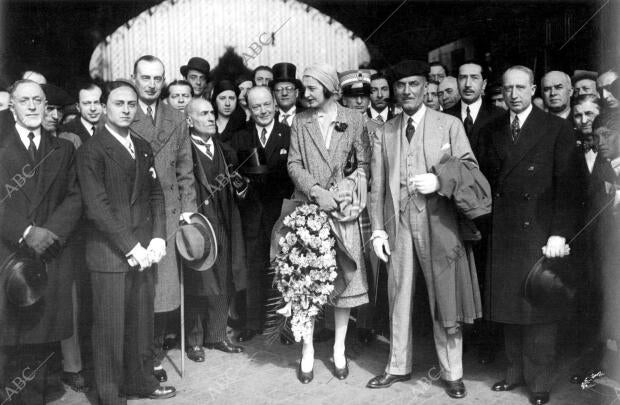 En la estación del Mediodía: Llegada A Madrid del nuevo embajador Italiano,...