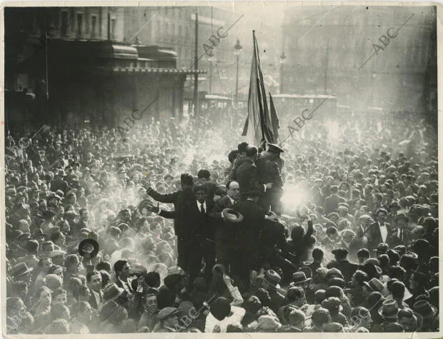 Proclamación de la Segunda República. Aspecto que ofrecía la Puerta del Sol