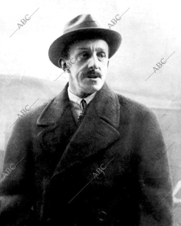 Una dramática fotografía de don Alfonso Xiii al desembarcar en Marsella el 15 de...