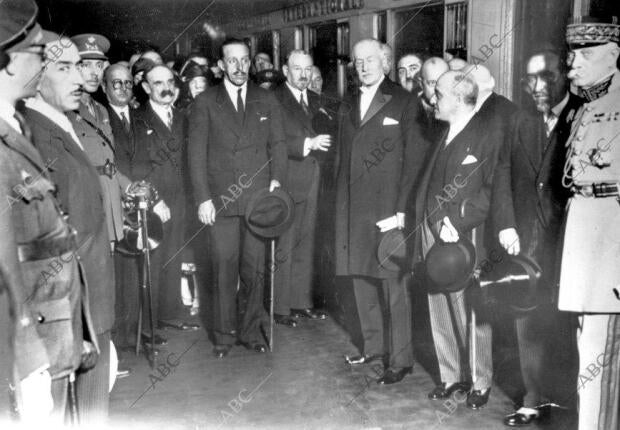 Llegada de D. Alfonso Xiii A París el 17 de abril de 1931