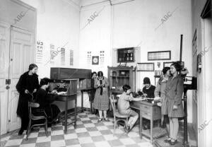 Laboratorio psicotécnico en el que se estudia la capacidad mental y aficiones de...