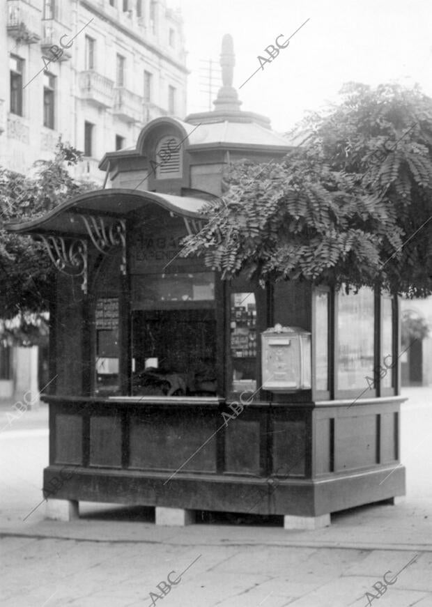 Kiosko en la plaza de la constitución en Pontevedra