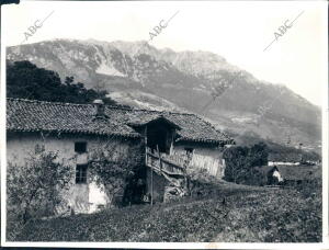 Caserío en la pendiente del Aitzgorri