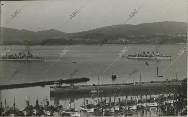 El crucero de la Armada Española «Blas de Lezo» y su gemelo, el «Méndez Nuñez»,...