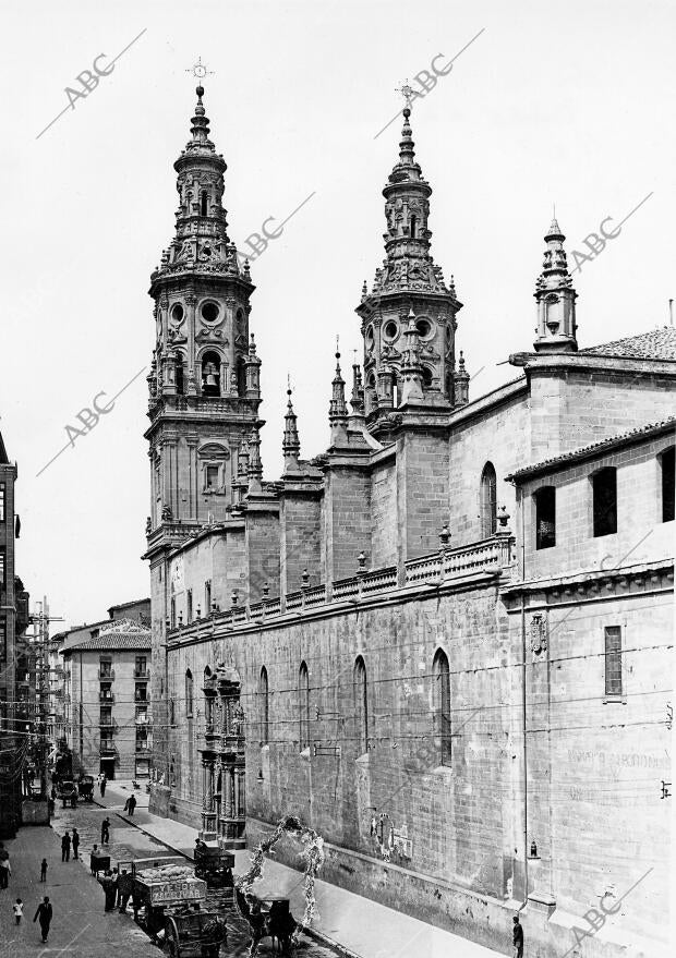 "La Redonda" debe su nombre a una antigua iglesia románica levantada sobre el...