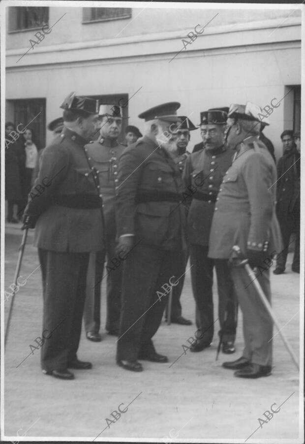 El general Cabanellas nuevo director de la guardia Civil, con los Generales de...