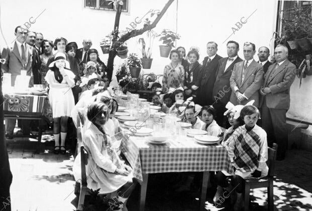Inauguración de una escuela y cantina escolar de Niñas en Triana fecha...