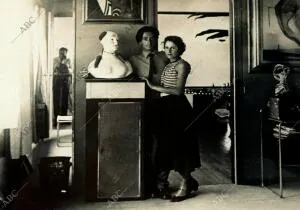 Reproducción de la foto del pintor ampurdanés Dalí y su esposa Gala,en su...