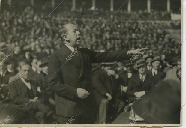 José María Gil Robles durante su discurso en el mitin de Acción Nacional...