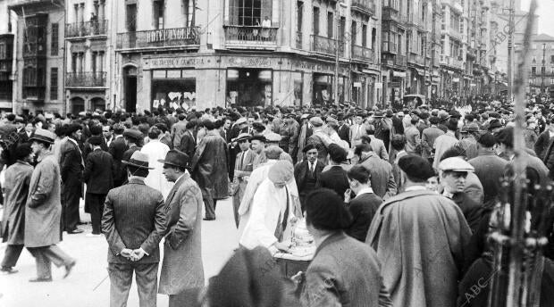 Oviedo, del fracasado movimiento comunista del Domingo: alrededor del mediodía...