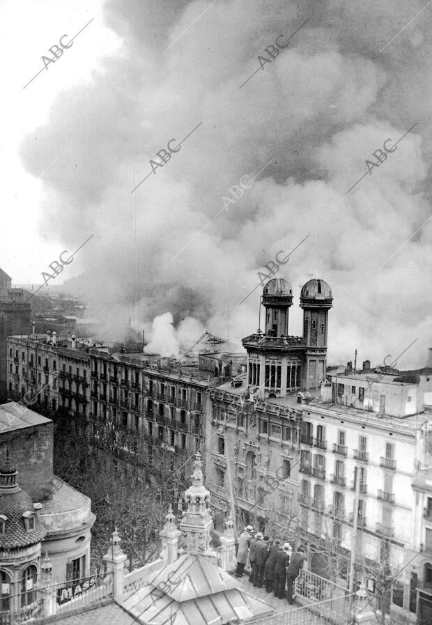 Incendio en Barcelona en los Almacenes "el Siglo"