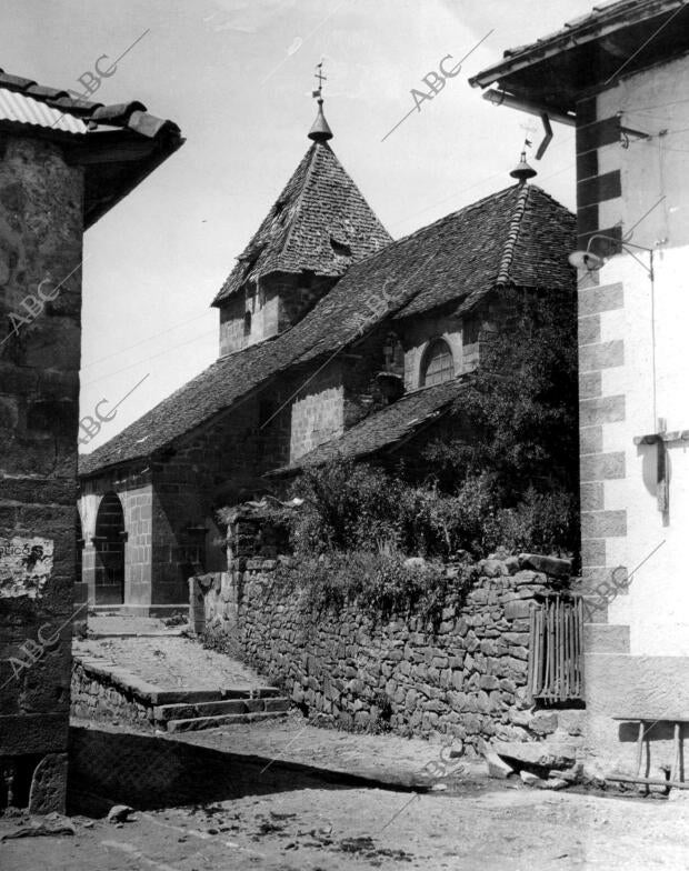 Una de las Calles del pueblo Ezalzu (Navarra)