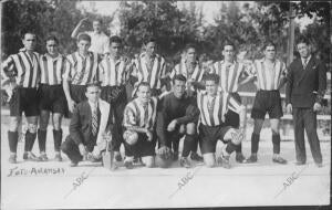 Equipo del C.D. logroñés que Venció al Irún Clasificándose como campeón de la...