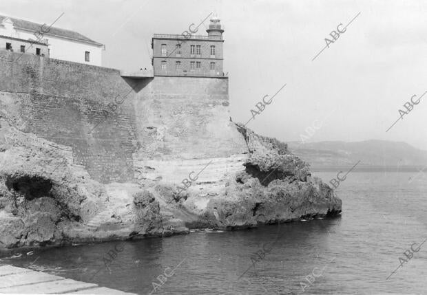 El Faro Melilla Está Construido sobre la torre de vigía del baluarte que se...