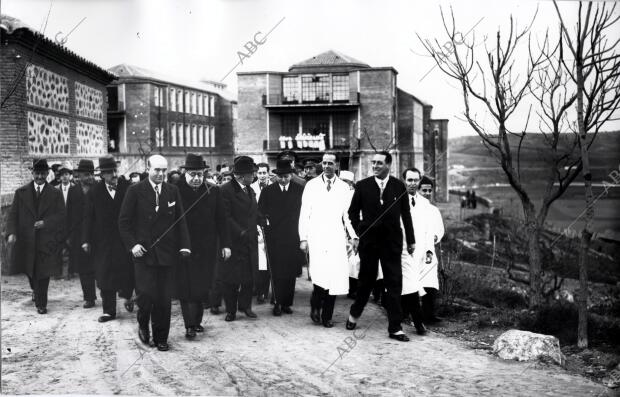 Alcalá Zamora y Manuel Azaña presidieron la inauguración del Hospital Provincial...