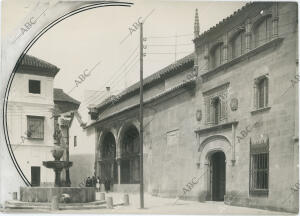 La plaza del Potro y la fachada del museo Julio Romero de Torres