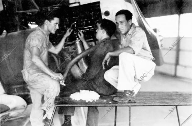 Esta es la última fotografía en la que aparece con vida Madariaga (a la...