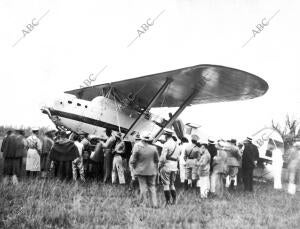 Los aviadores Barberán y Collar a su llegada a Cuba, desde donde prosiguieron su...