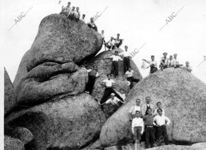 Los Primeros Excursionistas que Escalarán los siete Picos de los Alumnos del...