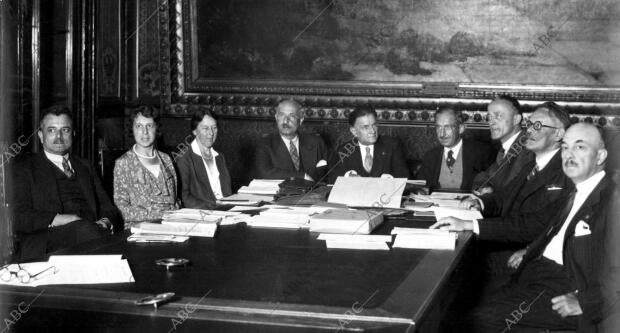 Integran Ésta Representaciones de los Grupos Parlamentarios de Diferentes Países